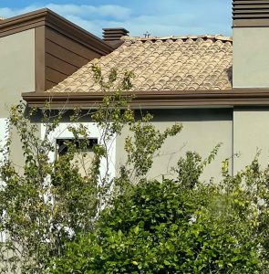 Realizzazione Tetto Ventilato con Tegole Tradizionali e Dettagli Moderni