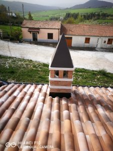 Specialisti RutaRoof Isotec Installazione precisa dei moduli ISOTEC sul tavolato del tetto